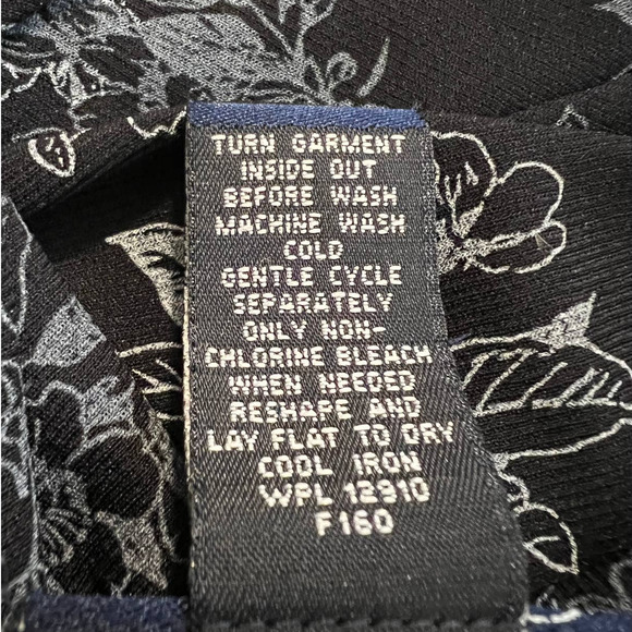 Venezia Jeans Tunic Top in Black and White Floral Print, Button Up, Size 26 28 - Picture 5 of 5